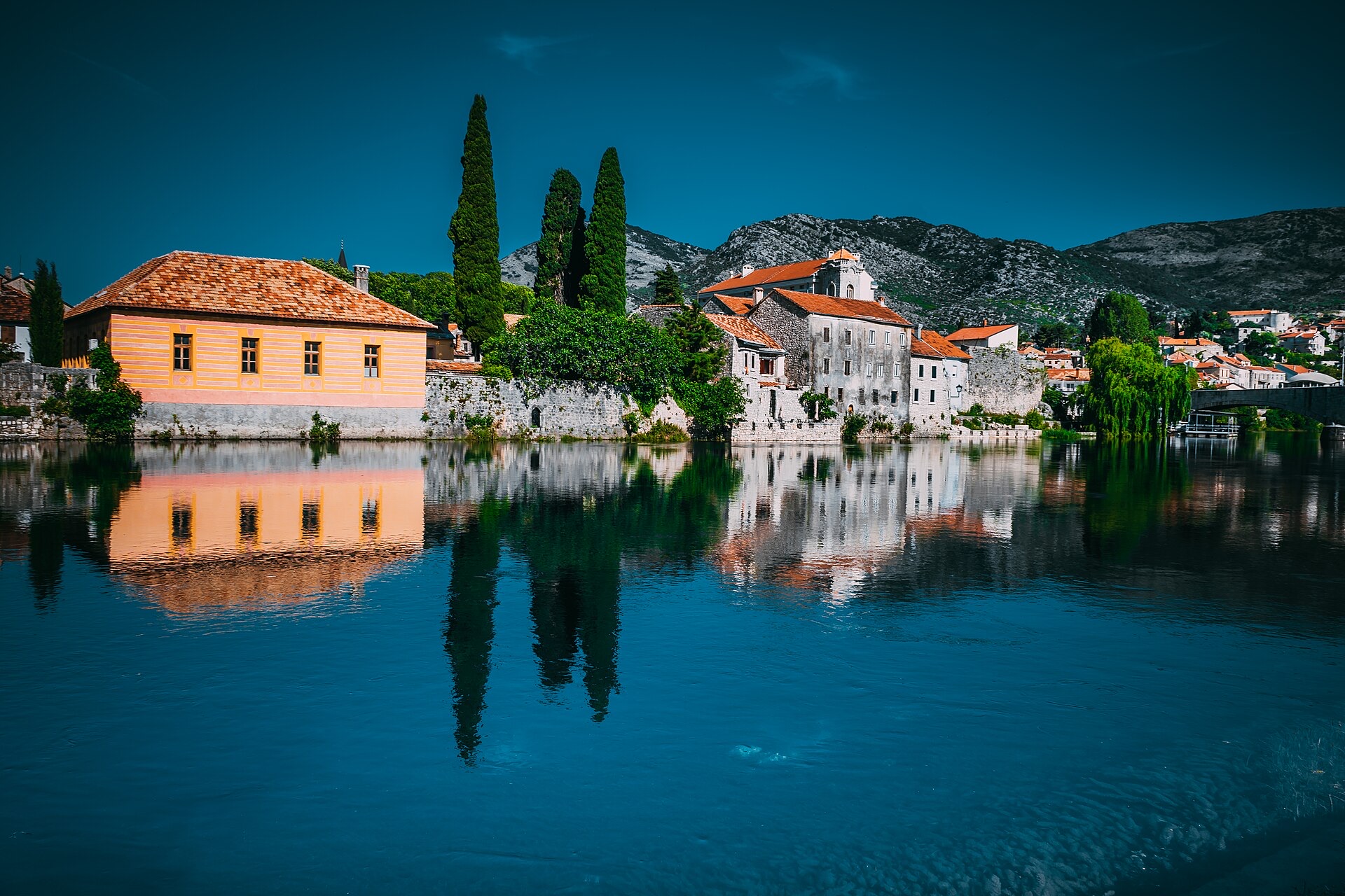 Naslovna fotografija — Seosko domaćinstvo Elez